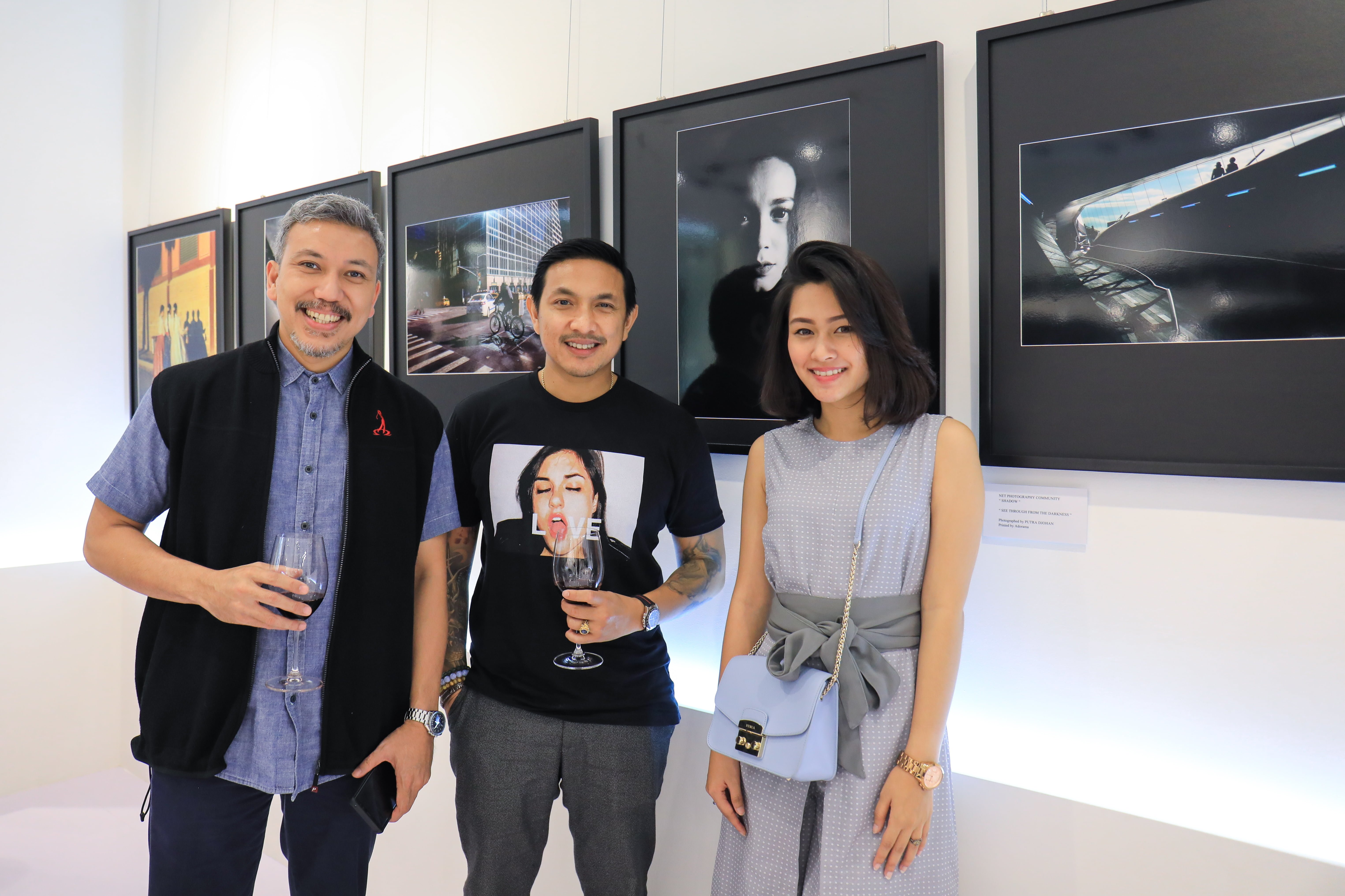 Professional photographer Mr Tommy A. Siahaan (centre), together with guests of Maserati Indonesia Mr Renaldi Hutasoit (left) and Ms Twindy Rarasati (right)