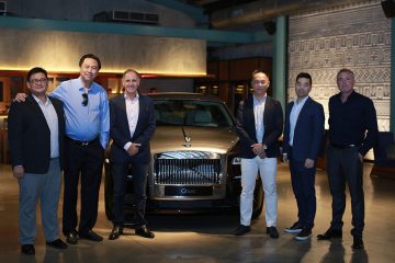 Mr Donny Makalew, General Manager for Sales and Aftersales, Rolls-Royce Motor Cars (Jakarta) (left); Mr Christoph Choi, Managing Director, Porsche Indonesia (second from right) and Mr Alistair Toyne, Senior Business Development Manager, Moet Hennessy Asia Pacific (right), together with Rolls-Royce customers (from left to right): Mr Hengky Setiawan, Mr Paul Whelan and Mr Wilson Wu